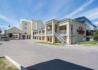 Econo Lodge Inn & Suites University